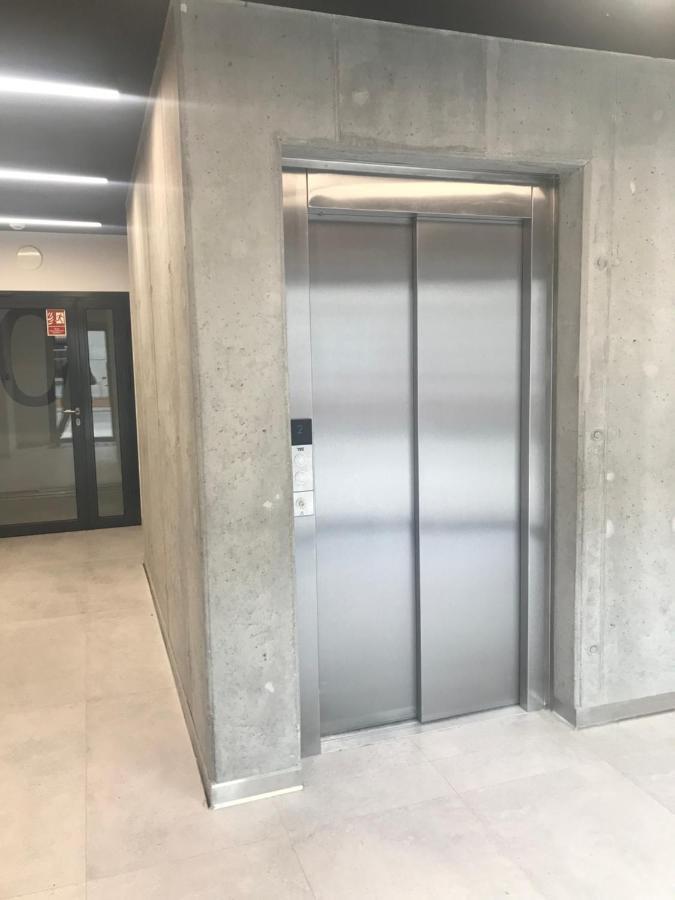 Ferienwohnung Kawalerka Na Targowej Thorn Exterior foto