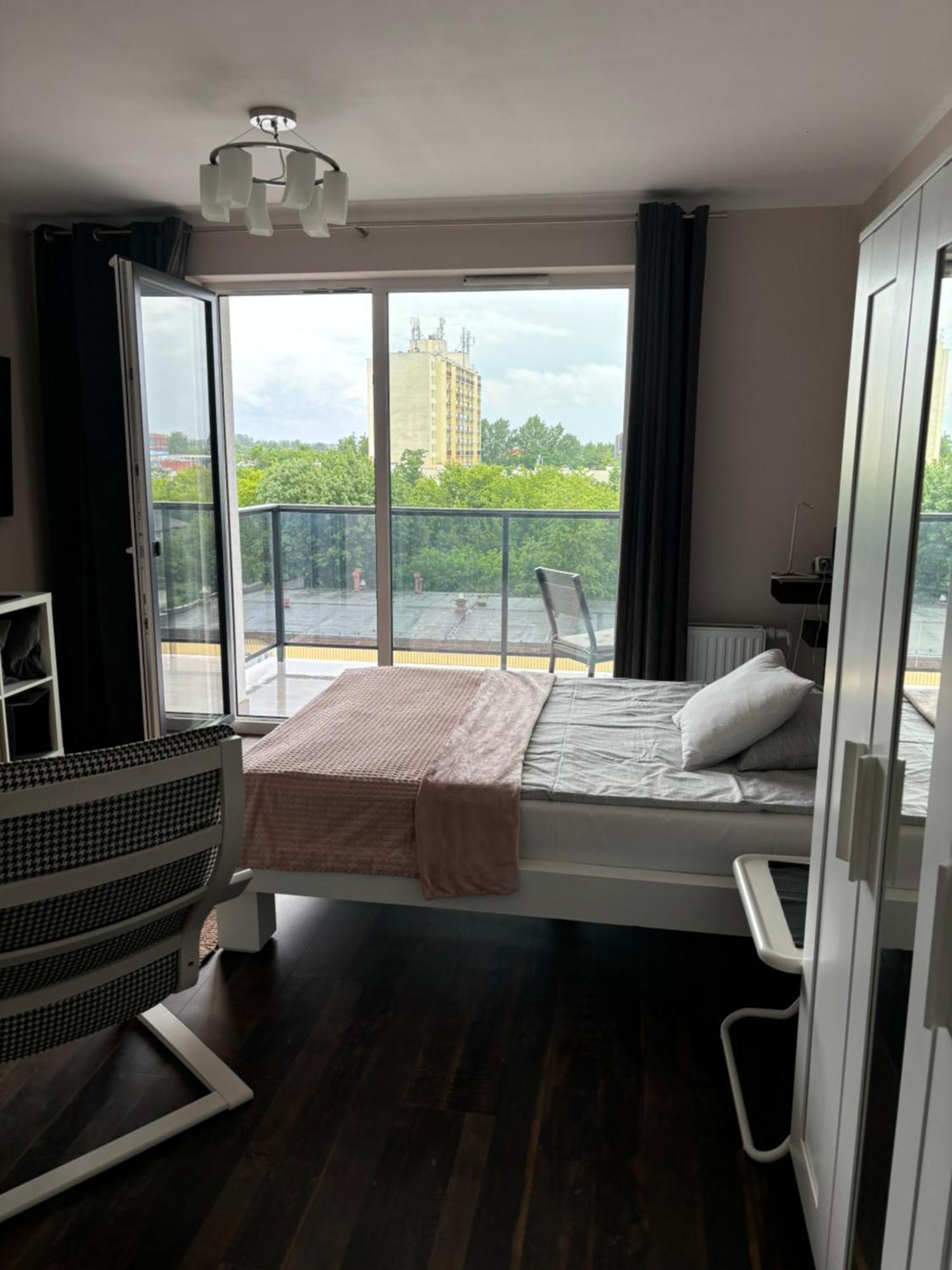 Ferienwohnung Kawalerka Na Targowej Thorn Exterior foto